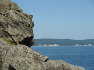 真野湾の　人面岩　