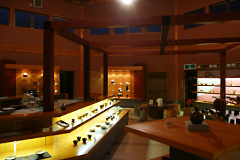 Exhibition and sales of mumyoi-yaki pottery