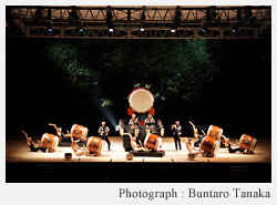 The international arts festival "Earth Celebration" is held every August.